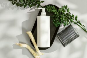 andrzej-gdula-2nHFQ1HLxqE-unsplash Cosmige Smooth & Shine Shampoo